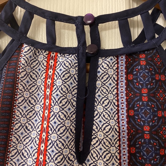 Monteau Cage Cutout High Neck Print Tank | Size Small - Picture 6 of 6